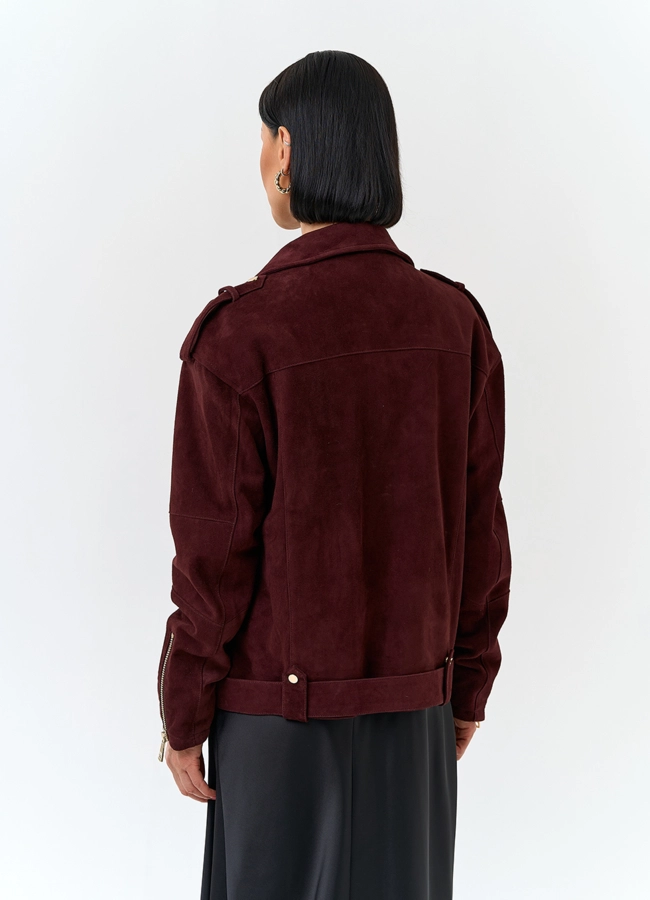 фото Женская куртка из натуральной замши бордового цвета модель № 32739