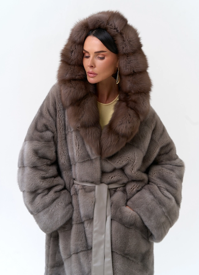 Длинная шуба из меха норки с капюшоном из меха куницы модель № 29252 универмаг малина