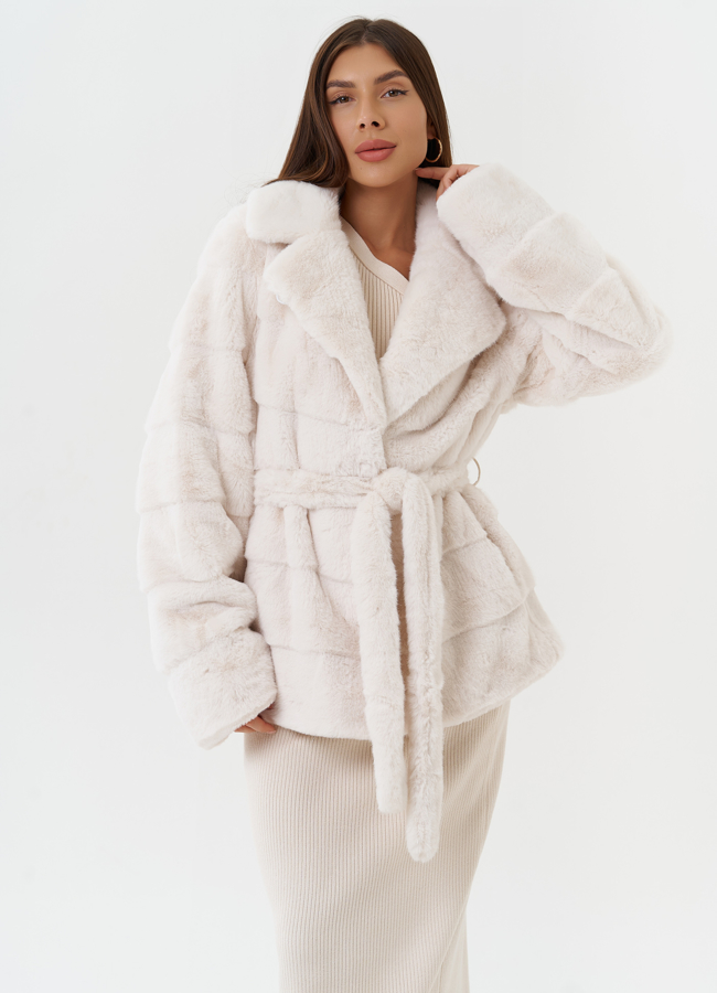 Короткая шуба из эко меха с английским воротником модель № 27712 меха малина