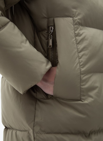 Женский пуховик с капюшоном