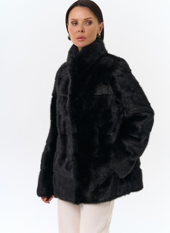 Укороченная норковая шуба с воротником стойкой черного цвета 
