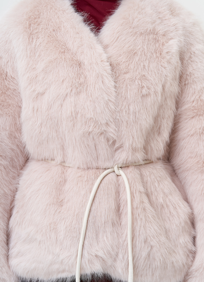 Куртка из эко меха персикового цвета модель № 31259 в кредит