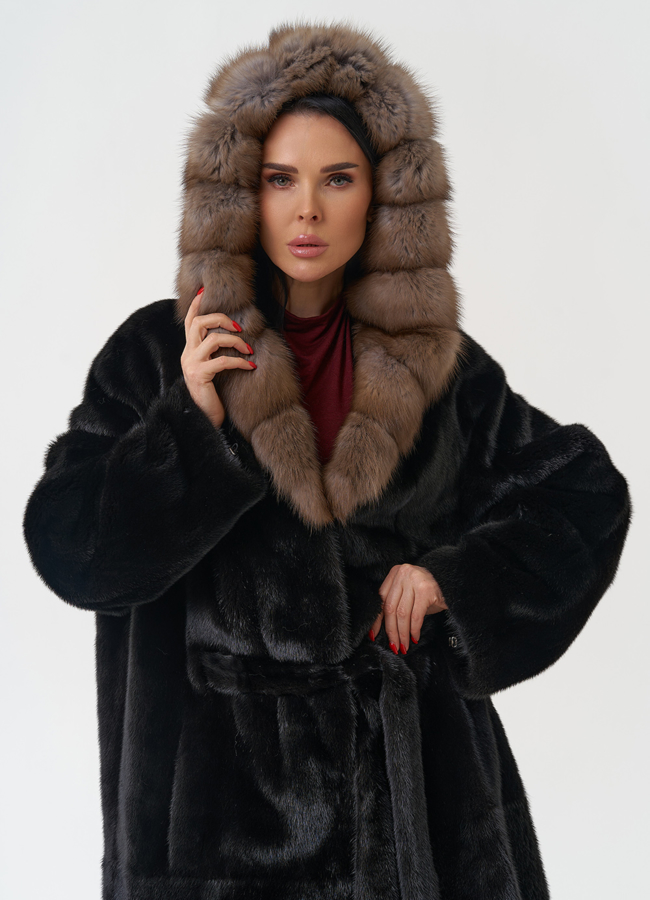 Норковая шуба с капюшоном из меха куницы модель № 30480 универмаг малина