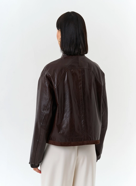 Женская короткая куртка из натуральной кожи