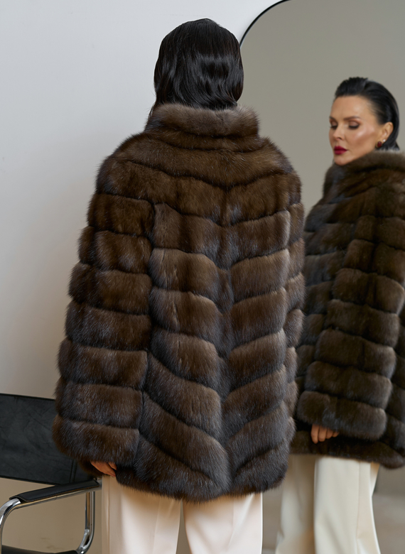 Женская шуба из соболя с воротником стойкой