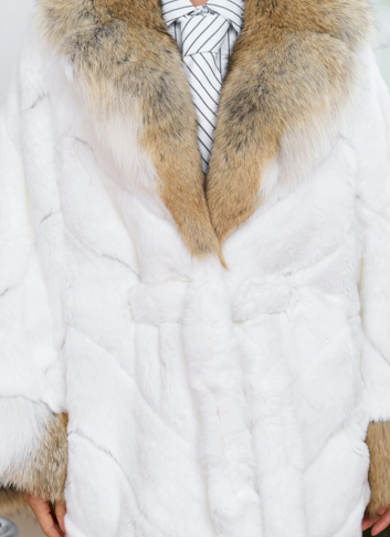 Шуба из кролика с отделкой из меха койота