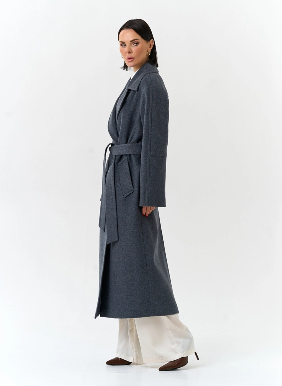 Женское пальто с английским воротником