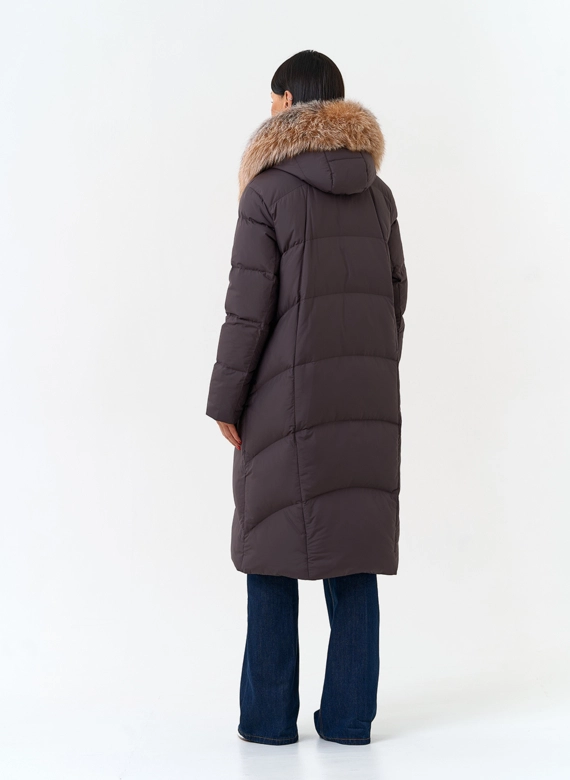 Женский пуховик с мехом блюфрост на капюшоне фото